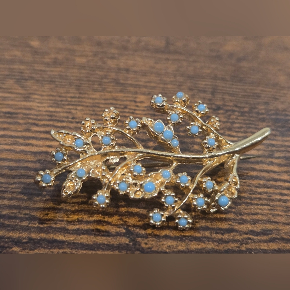 Elegant Goldtone and Turqoise Glass Floral Brooch Made Circa 1940s